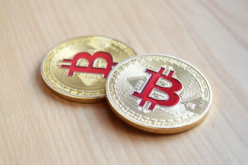 Bitcoin Crash Expected; Analyst Urges Investors to Sell BTC Ahead of Potential Correction