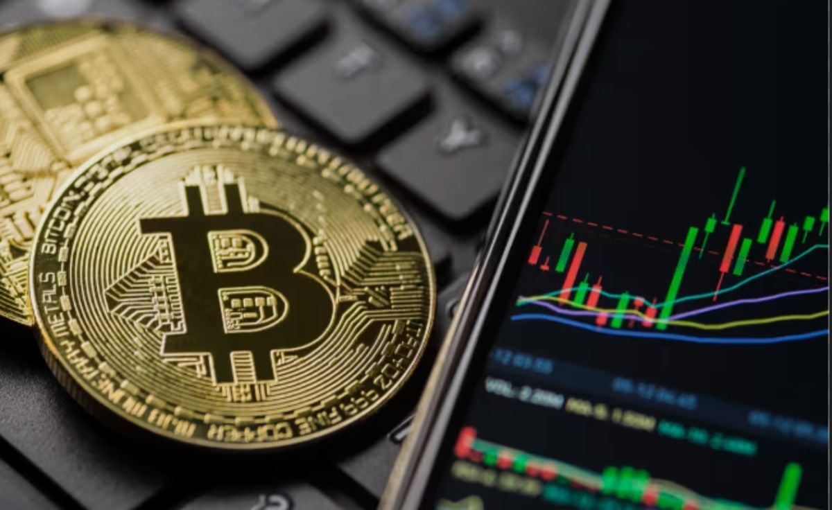 Bitcoin ETF momentum fades as Fidelity-led withdrawals hit $150 million; BTC price weakens and sentiment dims