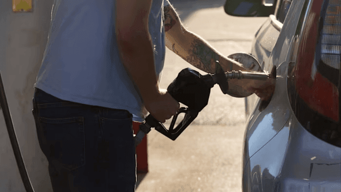 US lawmakers weigh temporary suspension of federal gasoline tax