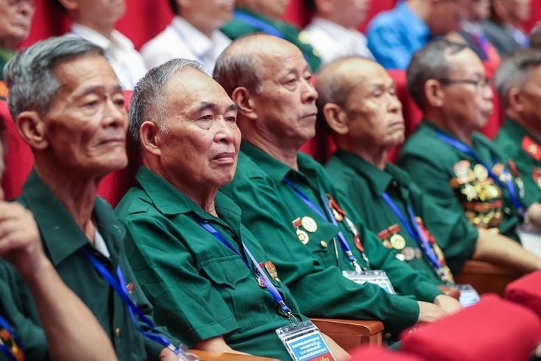 Đến năm 2030, đảm bảo chăm sóc toàn diện cho người có công và gia đình của họ.