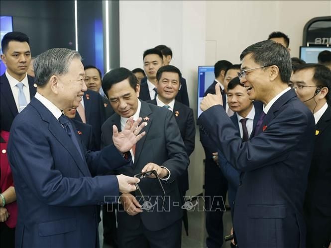 Tổng Bí thư, Chủ tịch nước Tô Lâm thăm Trung tâm Hợp tác đổi mới trí tuệ nhân tạo Trung Quốc – ASEAN