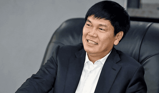 Son of billionaire Tran Dinh Long registers to buy 50 million Hoa Phat shares as stock price declines