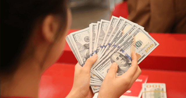 Giá USD tự do tăng lên gần 26.900 đồng
