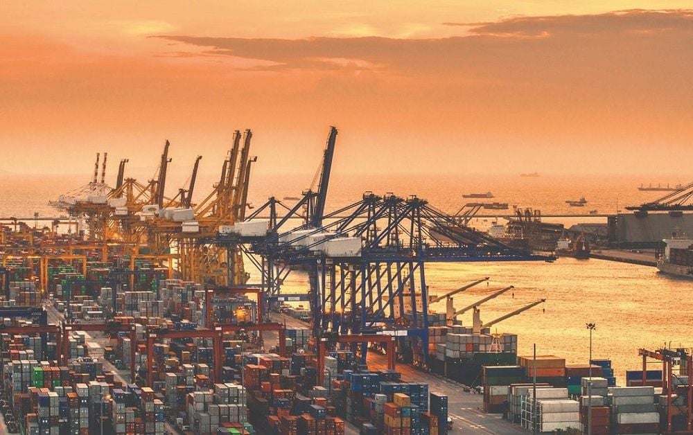 Trade balance turns to a $7.11 billion deficit in the first four months of 2026