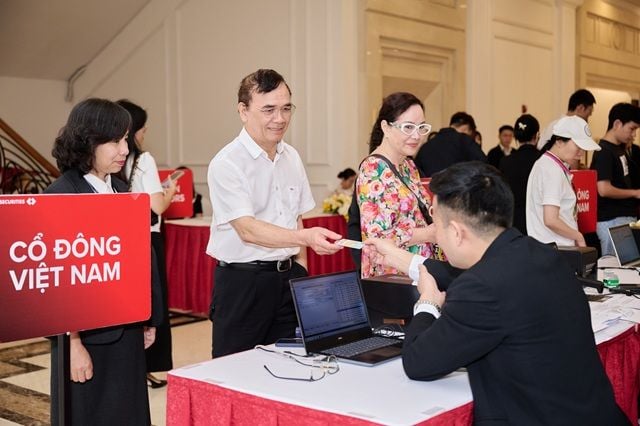 Techcombank dẫn đầu về gắn kết khách hàng khi thu phí dịch vụ tăng trưởng hơn 46%