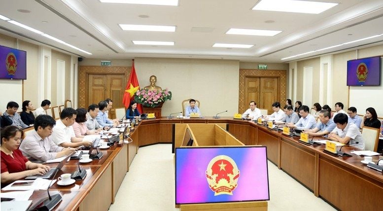Deputy Prime Minister Nguyen Van Thang: Do Not Exploit Volatility to Raise Prices Unreasonably