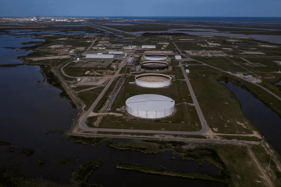 US approves 53.3-million-barrel oil loan to nine companies from the Strategic Petroleum Reserve