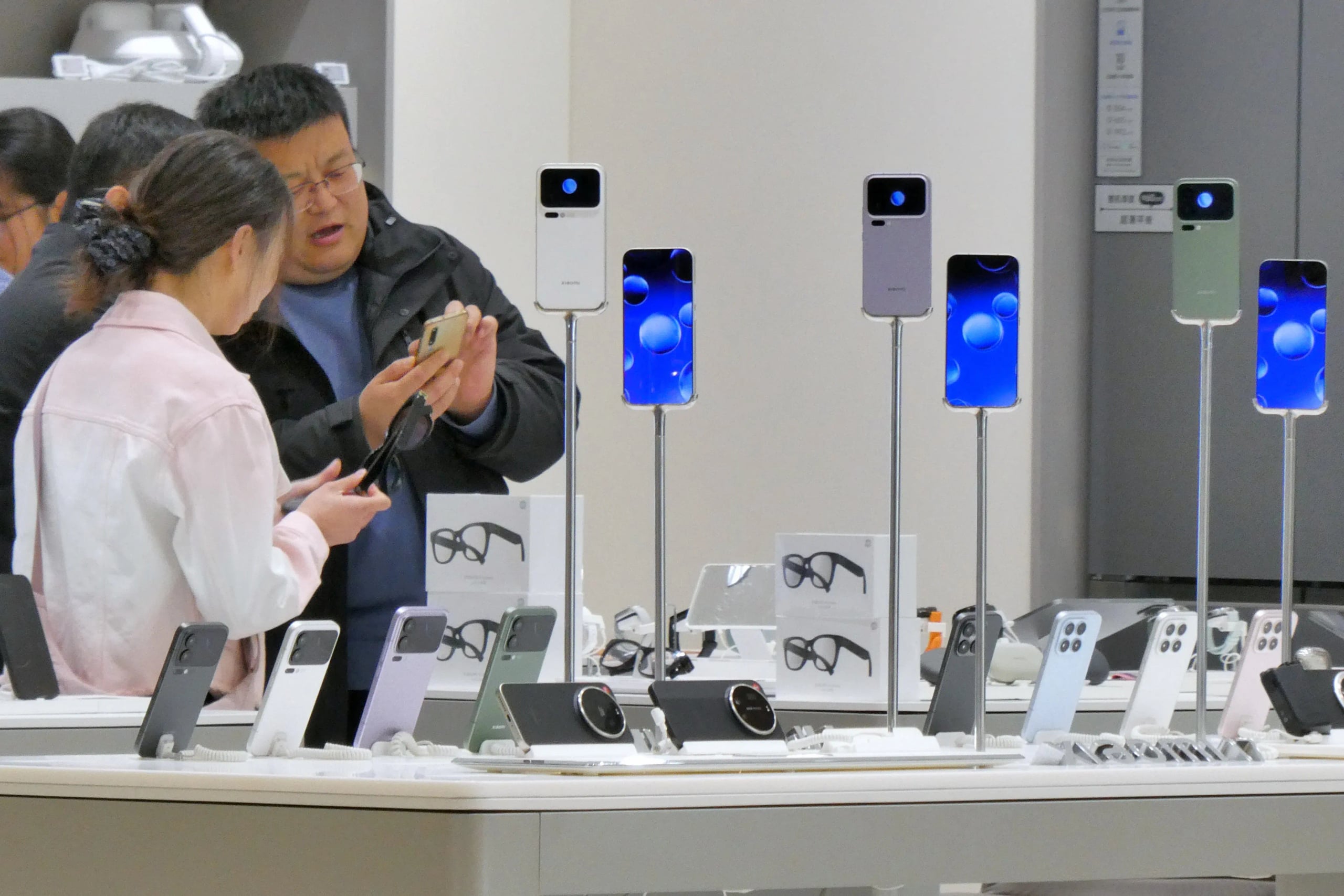 Rising memory prices weigh on Chinese smartphone makers as Q1 2026 shipments fall