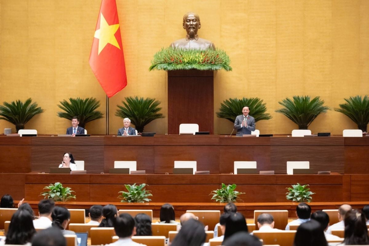 Parliament considers a resolution to develop Vietnamese culture