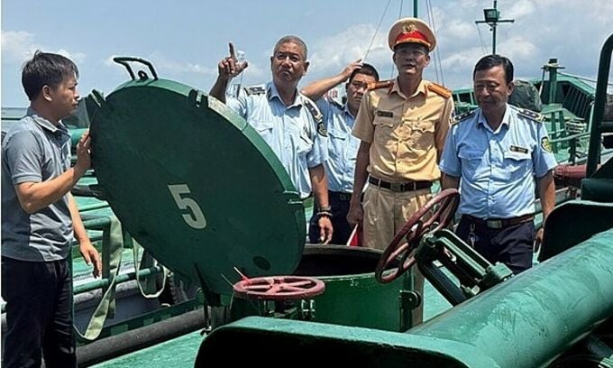 Seizure of more than 10,000 liters of smuggled diesel on two ships