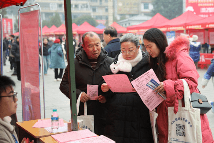Unemployment in urban China pushes migrant workers back to rural areas