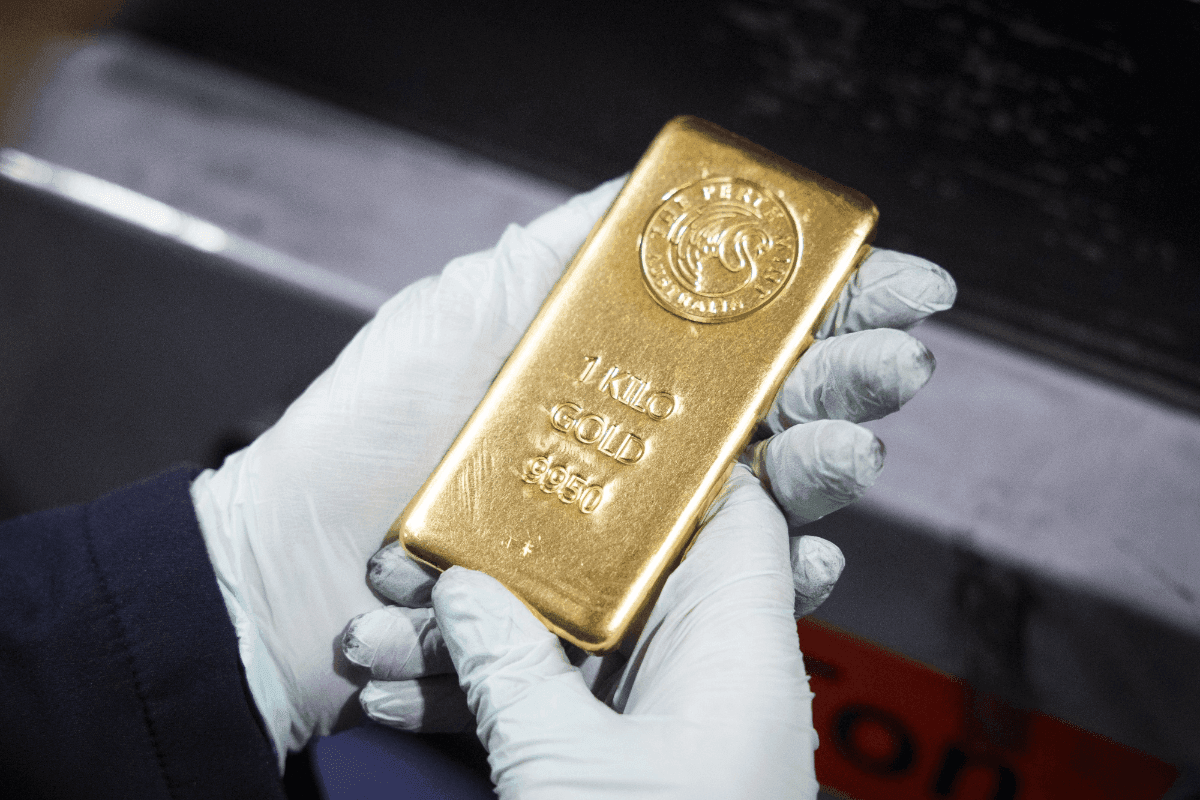Gold prices volatile as SPDR Gold Trust buys the dip