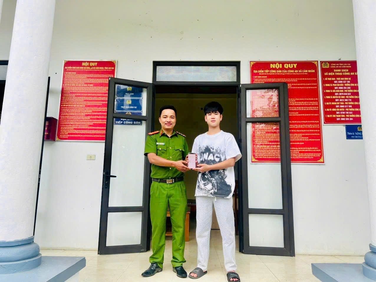 2004-born teenager receives 100 million VND transfer; police quickly verify transaction details.