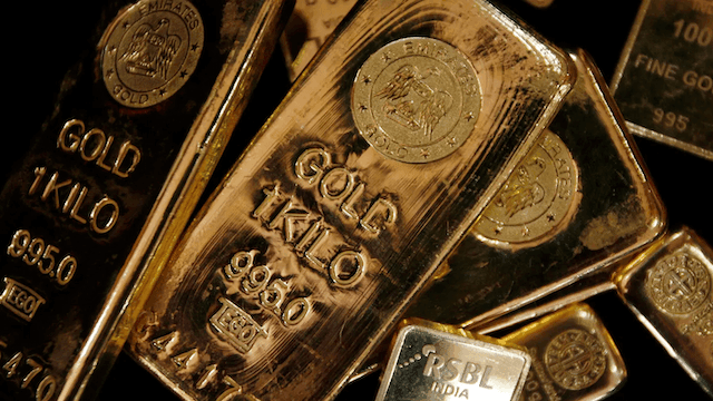 Gold prices fall to near $4,700 as the dollar strengthens and oil rises