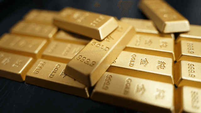 Global gold slips below $4,700 per ounce as Iran peace hopes fade and oil rises
