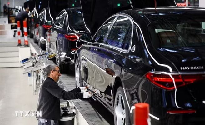 US to raise tariffs on cars imported from the EU to 25%