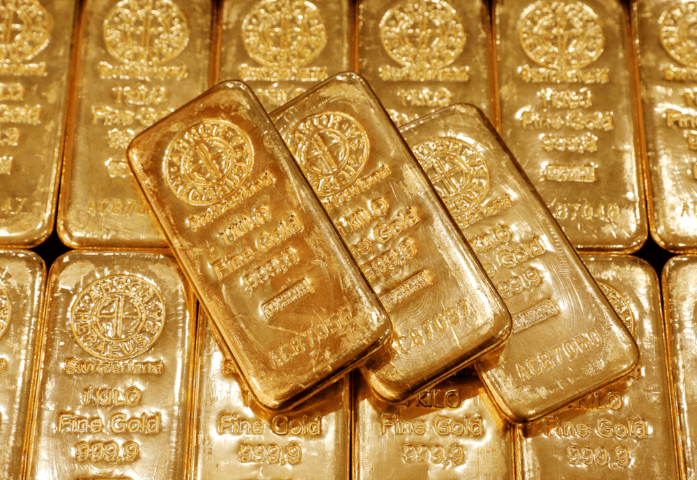 Gold prices ease after briefly surpassing $4,700/oz
