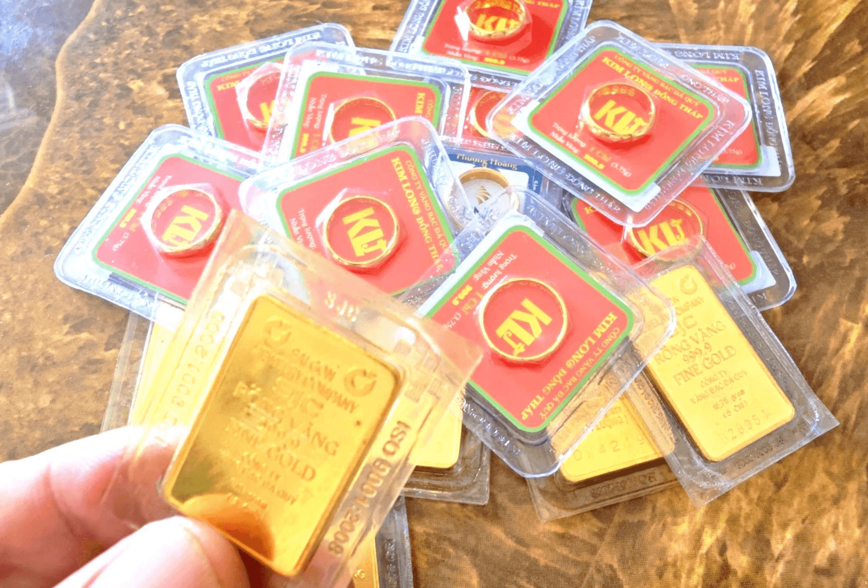 Gold prices retreat as dollar strengthens and rate outlook weighs on bullion