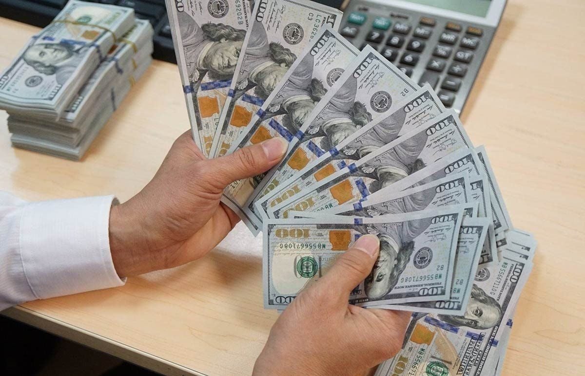 Penalties and seizure of foreign currency for unauthorized FX trades under Decree 340/2025