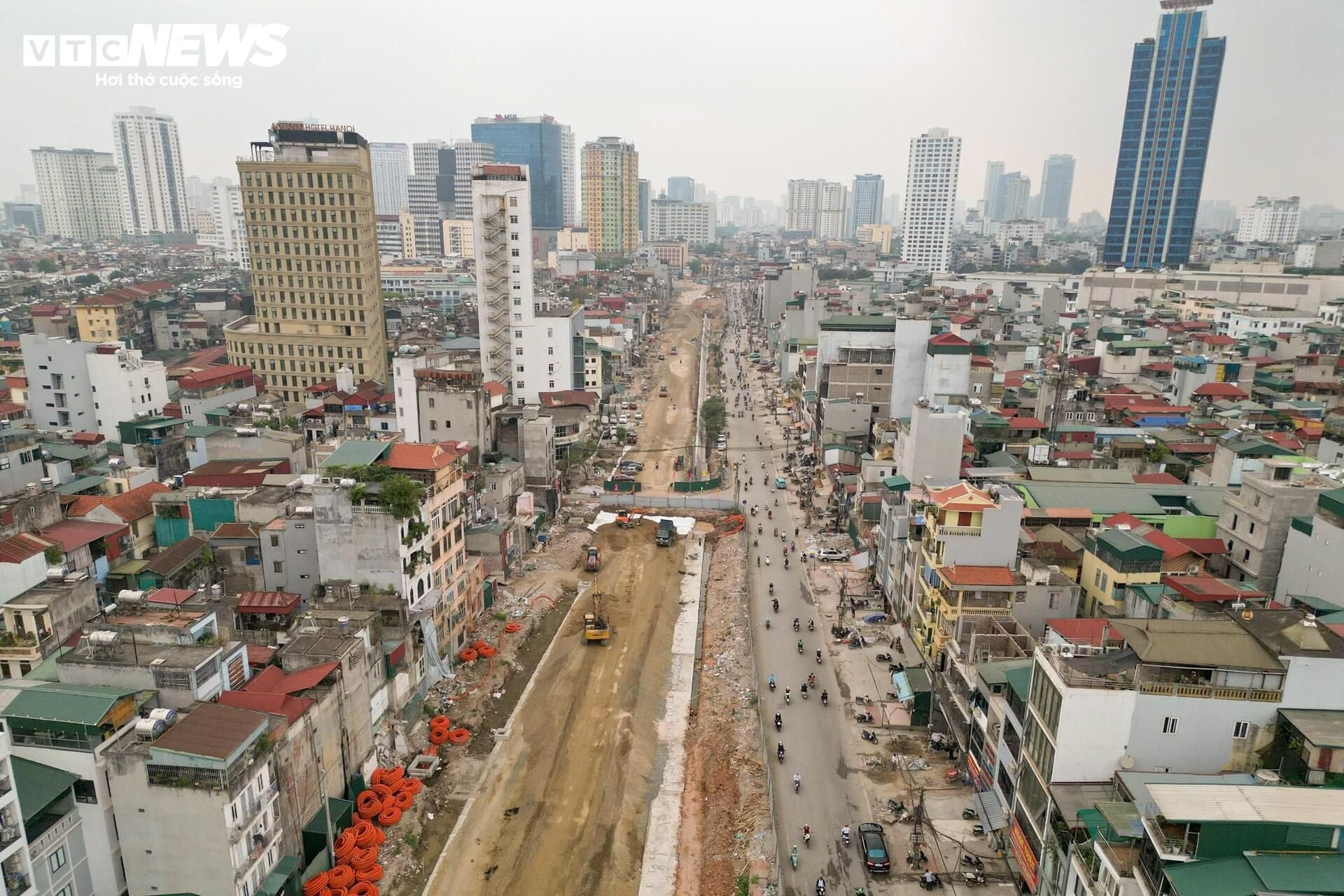 Two overpasses on Hanoi's Ring Road 1 revealed after more than three months of construction