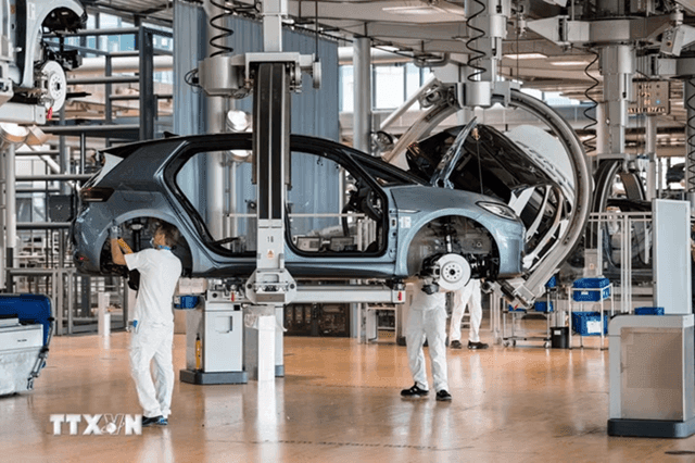 European automakers bear over €8 billion in tariff costs due to US tariffs.