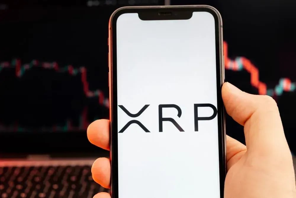 XRP's $1.36 support vs $1.395 resistance as liquidation pressure builds toward $1.45
