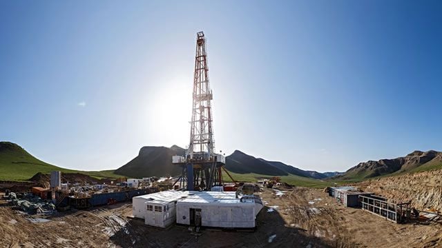 Energy Secretary Chris Wright joins 'Varney & Co.' to discuss the administration's effort to keep coal plants operational, the move to make tech companies pay for power costs and the selling of Venezuelan oil.