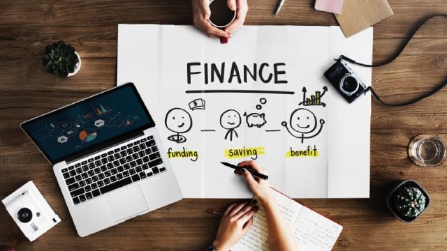 Stock Market Today: S&P 500, Dow Jones Futures Down As Santa Rally Hopes Fade—Investors Await Initial Jobless Claims Report