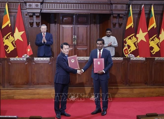 Vietnam and Sri Lanka exchange cooperation documents across security, science, and culture