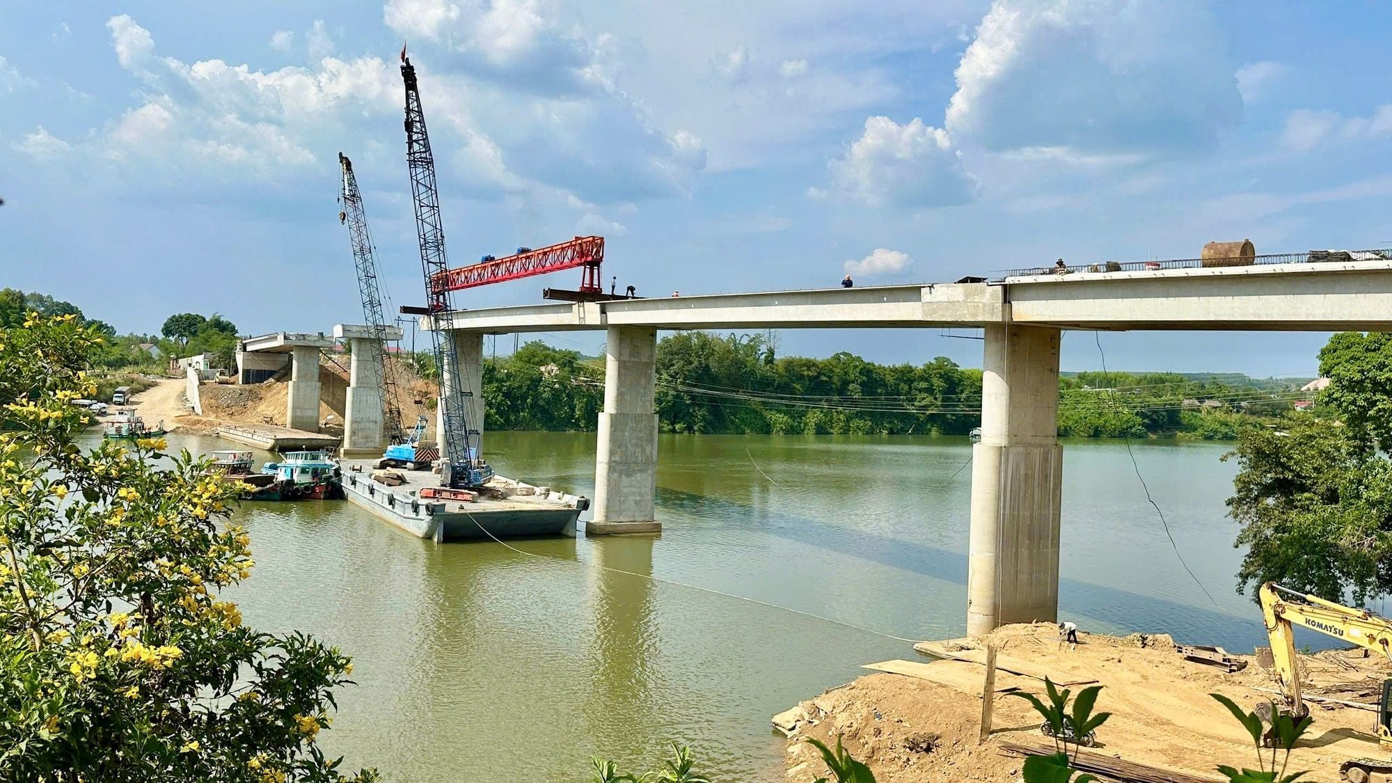 Hiếu Liêm Bridge across the Đồng Nai River linking Ho Chi Minh City and Đồng Nai nears completion, slated to open by late June 2026