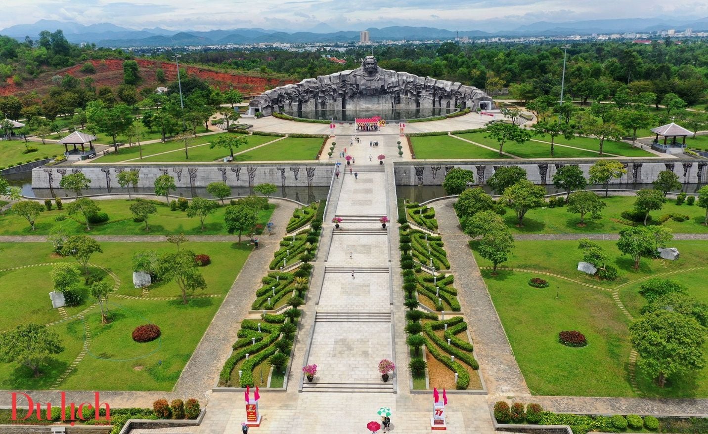 20,000 tons of stone moved to complete Southeast Asia's largest Heroic Vietnamese Mothers Monument, a 411-billion-dong project in central Vietnam; Quảng Nam records 11 trillion dong in tourism revenue.