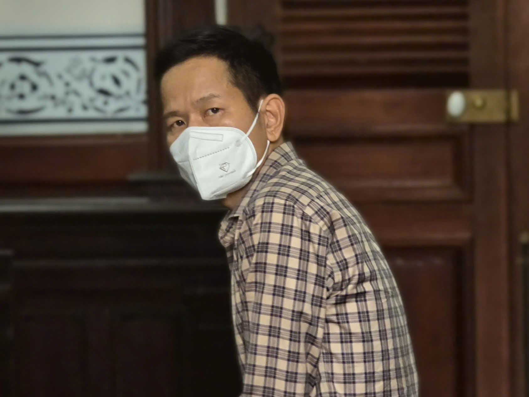 Former PVcomBank Ho Chi Minh City branch director Trần Hữu Cường sentenced to two years in prison for intentionally disclosing official secrets