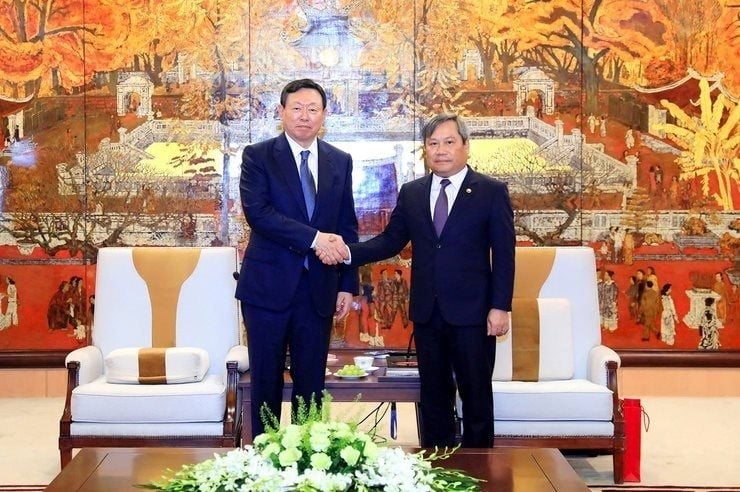 Lotte Group Chairman Meets Hanoi's People’s Committee Chairman to Expand Investment Opportunities in New Iconic Projects