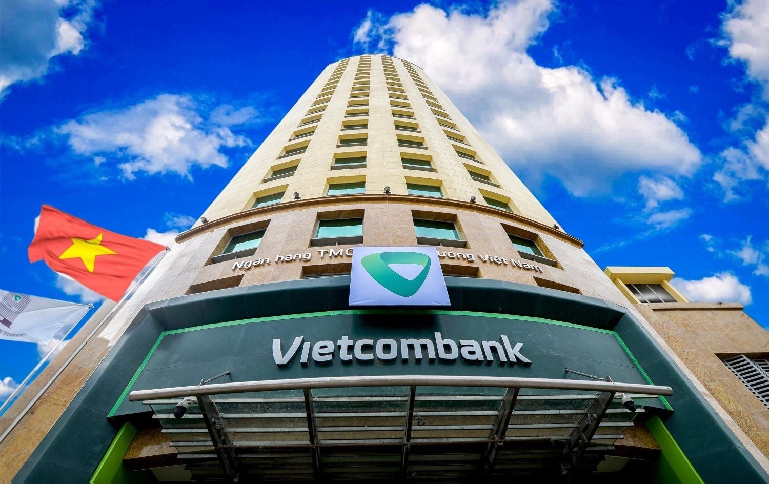 Vietcombank plans to issue more than 1.068 billion bonus shares to existing shareholders to raise charter capital by about VND 10.687 trillion in 2026