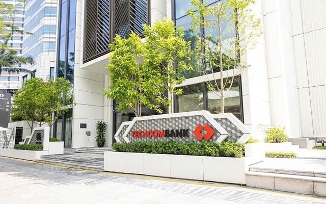 Techcombank dẫn đầu về gắn kết khách hàng: thu nhập phí dịch vụ đạt đỉnh, tăng trên 46%.