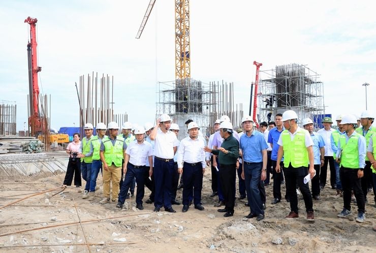 Hanoi's 135,000-seat stadium project reviewed after five months of construction; city chairman's assessment