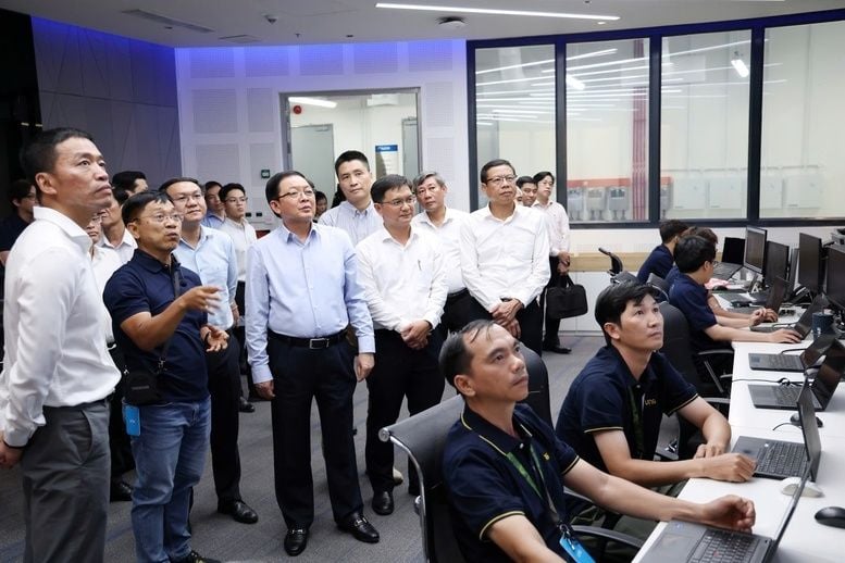 Phó Thủ tướng Hồ Quốc Dũng: Doanh nghiệp Việt Nam cần dẫn đầu việc làm chủ AI và UAV chiến lược