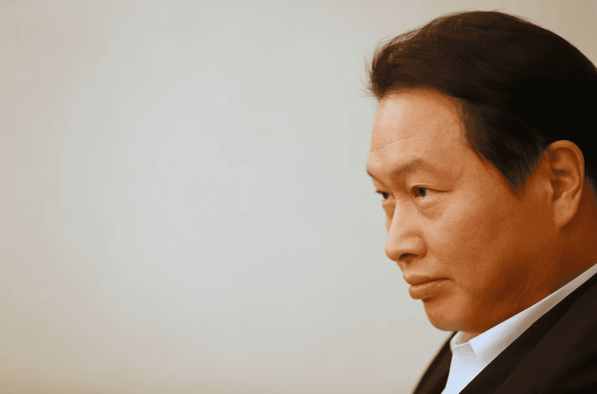 SK Group định vị mình là tập đoàn công nghệ hàng đầu trong chuyến thăm Việt Nam của Chey Tae-won, cho thấy sự cạnh tranh với Samsung