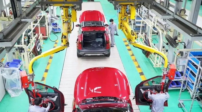 Bộ Tài chính Việt Nam đề xuất bỏ điều kiện cấp phép ngành ô tô, chuyển sản xuất, lắp ráp và nhập khẩu ra khỏi danh mục có điều kiện; các chuyên gia kêu gọi thận trọng