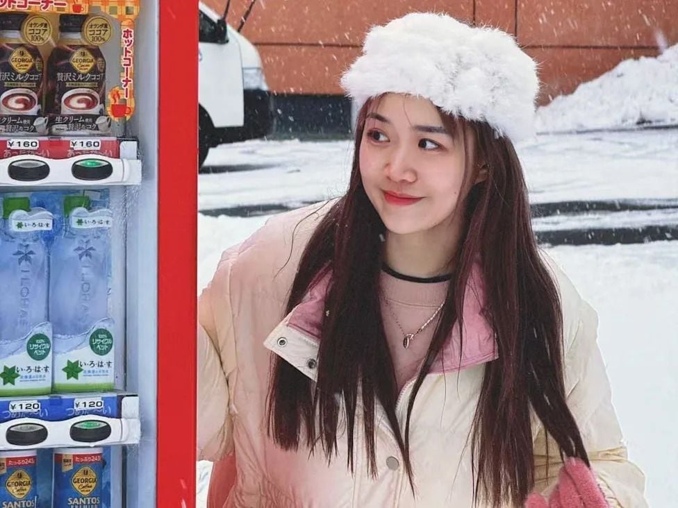 Six AI agents boost productivity for a Chinese woman, but fatigue rises