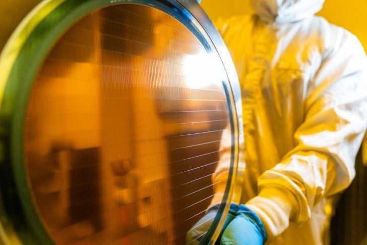 Google drops TSMC, selects Intel to package next-generation AI chips