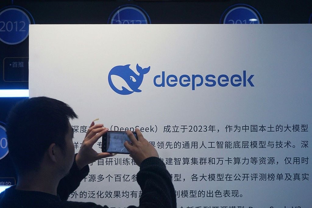 DeepSeek launches the largest open-source AI models, priced from about 3,700 VND per million tokens
