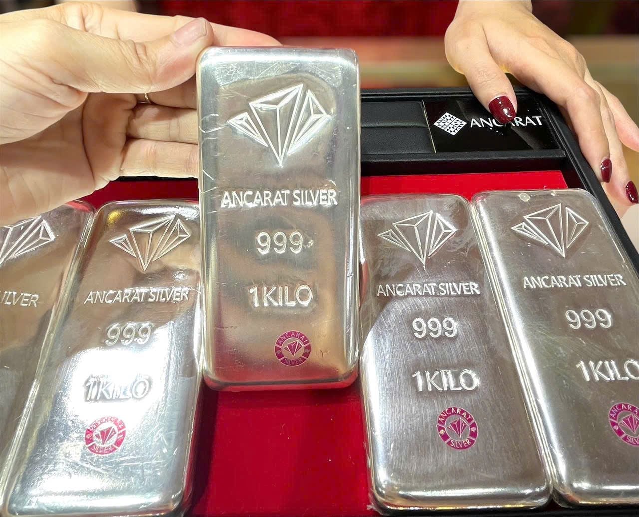 Giá bạc hôm nay 7-5 vượt ngưỡng 3 triệu đồng/lượng khi nhà đầu tư cân nhắc cắt lỗ.