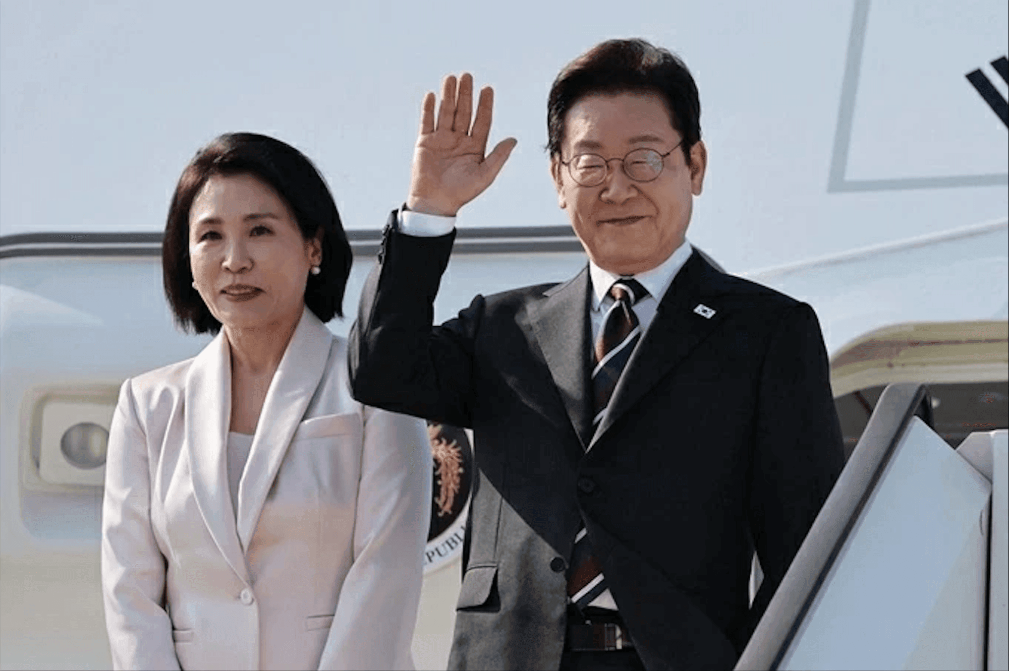 Leaders of Korea's top conglomerates accompany President Lee Jae Myung on state visit to Vietnam