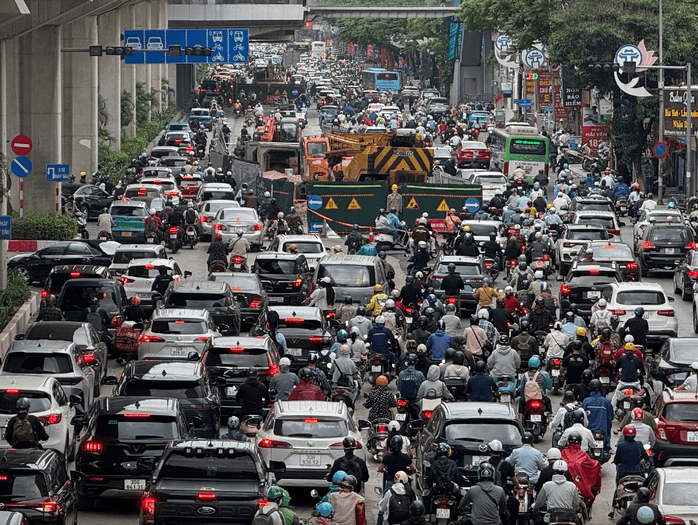 Draft decree proposes expanding penalty powers for commune chairmen and police chiefs in traffic violations