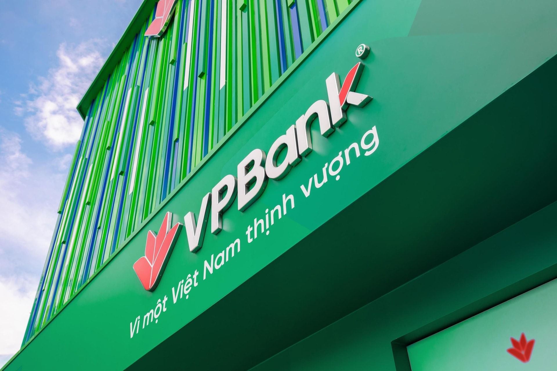 Lãi suất tiền gửi VPBank tháng 5/2026 giảm ở nhiều kỳ hạn, lãi suất online ở một số kỳ hạn cao hơn