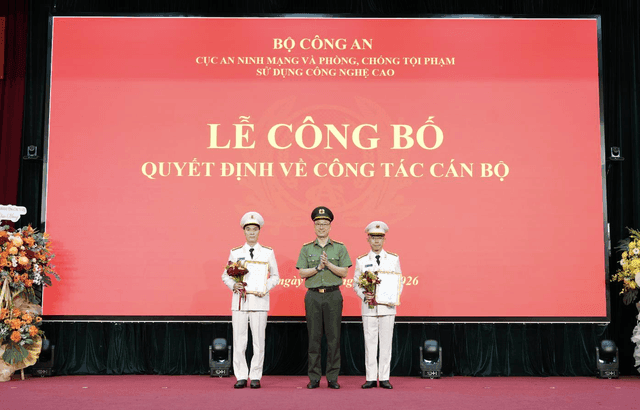 Public Security Ministry promotes FPT Telecom chairman and CEO to lieutenant colonel