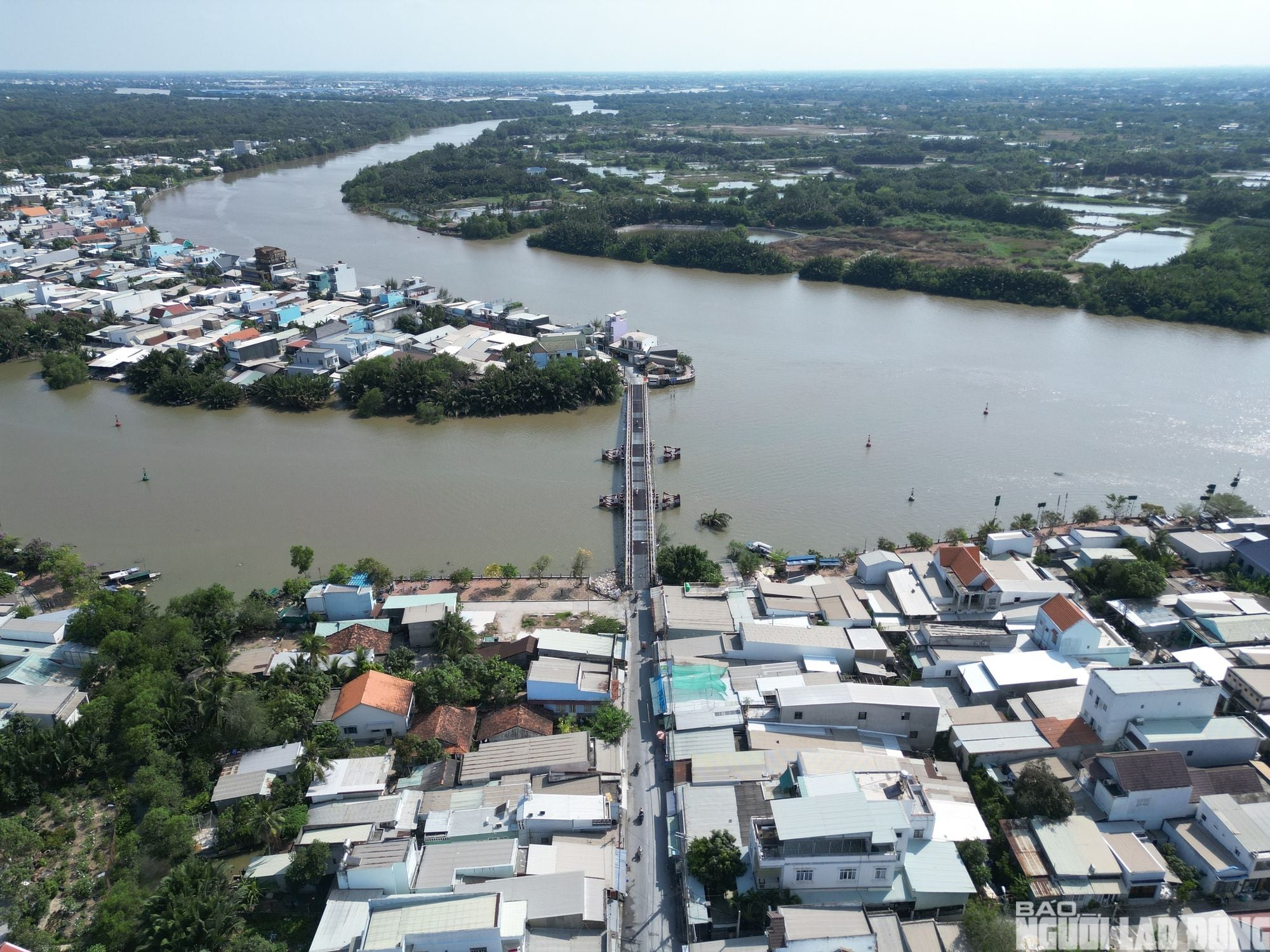 Old iron bridge linking Ho Chi Minh City and Tay Ninh deteriorates after more than half a century of use
