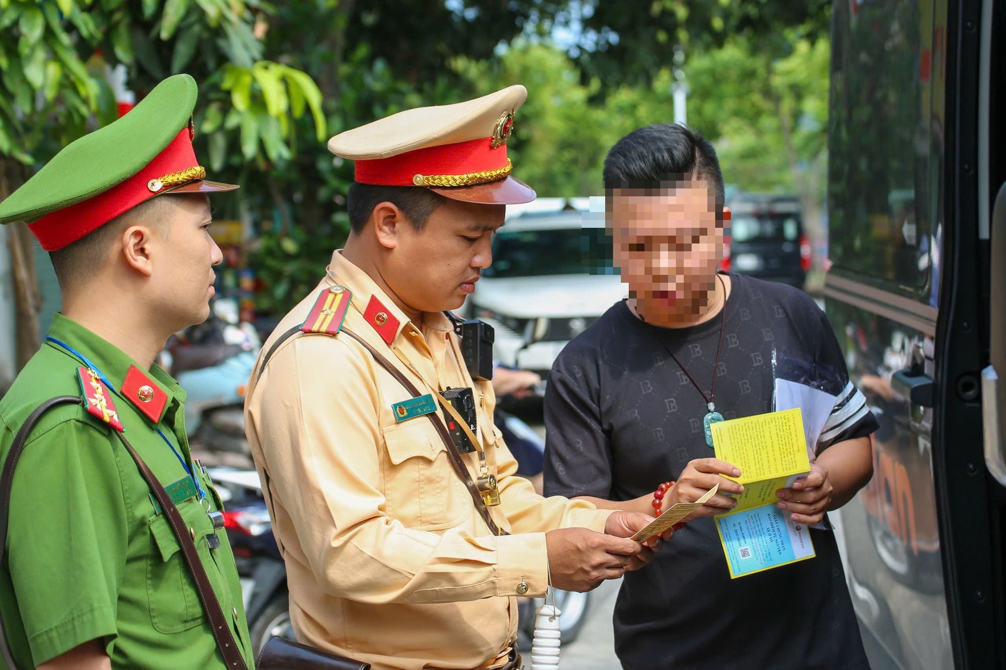 Over 2,500 traffic police nationwide coordinate crackdown; 1,562 drivers fined for a single violation