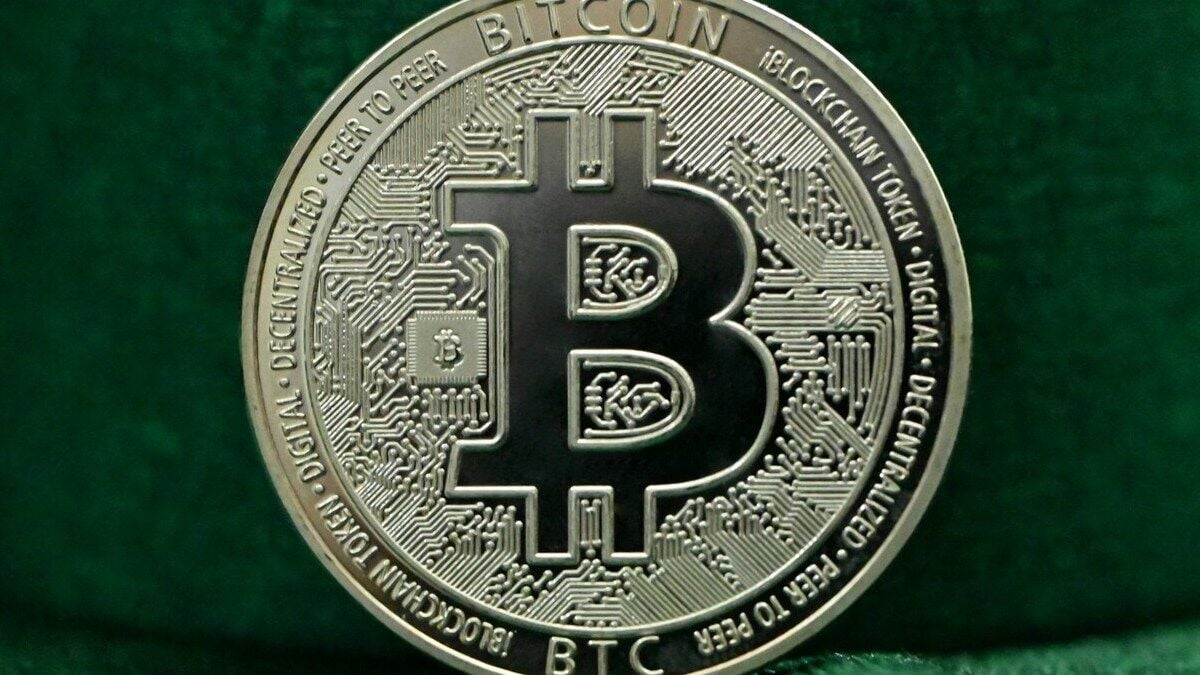 Beyond Bitcoin: Understanding Digital Ledger Technology in Crypto